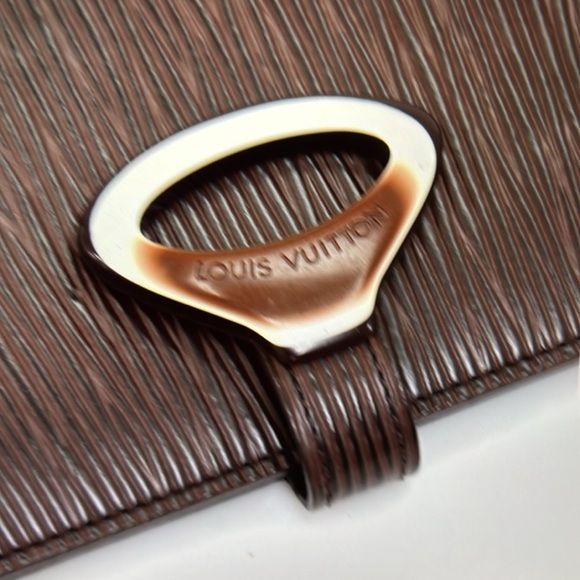 Vintage Louis Vuitton Moka Brown Epi
Leather Agenda Cover PM
Condition: Great - Picture 9 of 16